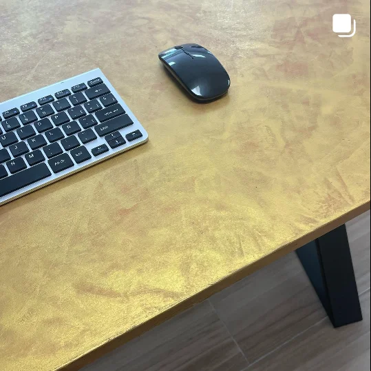 メタリックを塗布した家具